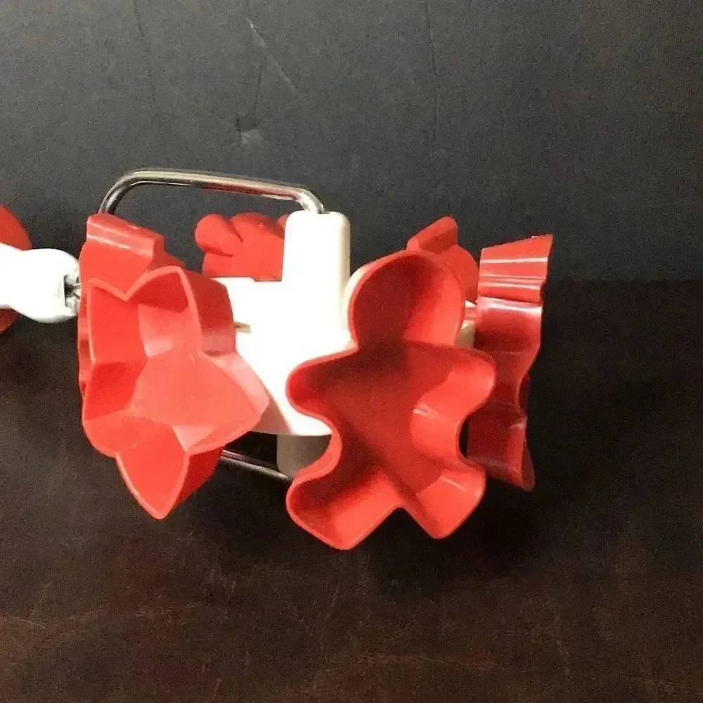 Cookie cutter Vintage Wilton wheel, Christmas cookie cutter